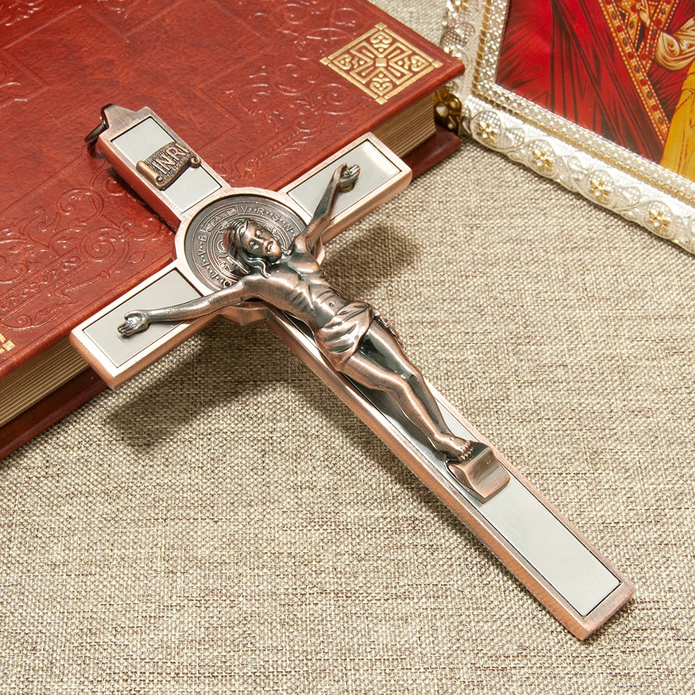 Cruz Católica HTISOK con Medalla de San Benito – Decoración Religiosa de Pared 17,5 cm