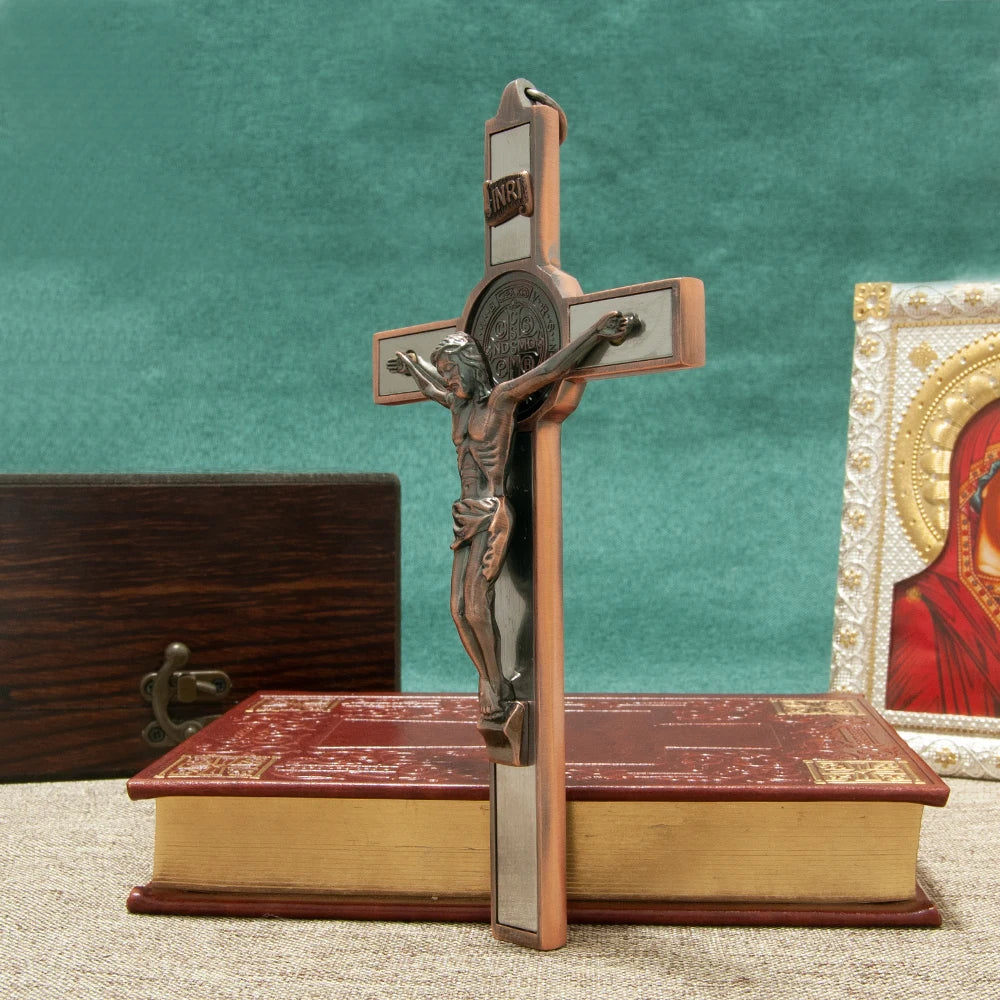 Cruz Católica HTISOK con Medalla de San Benito – Decoración Religiosa de Pared 17,5 cm