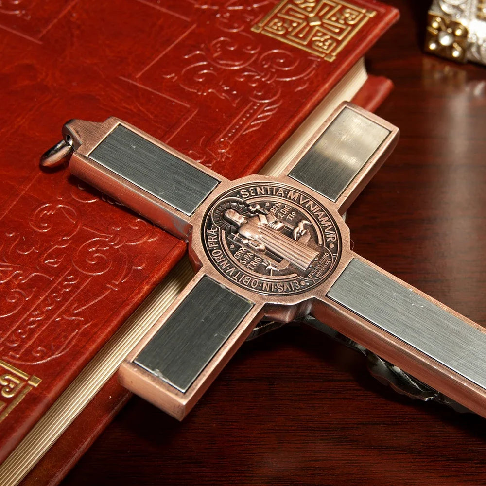 HTISOK – Cruz Católica con Imagen de Jesús | Decoración de Pared y Cruz de Oración de Aleación Metálica